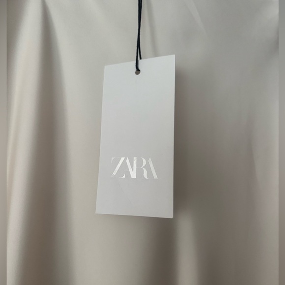 Zara gorgeous satin like cream skirt BNWT - Picture 2 of 6